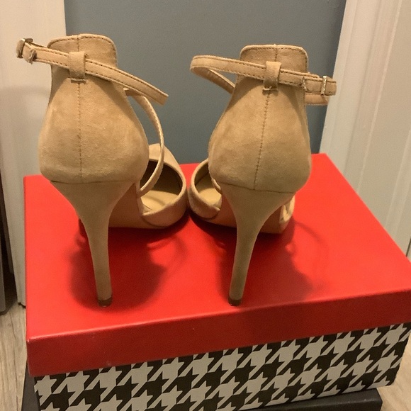 Elegant Tan Women's Heels - Picture 3 of 4